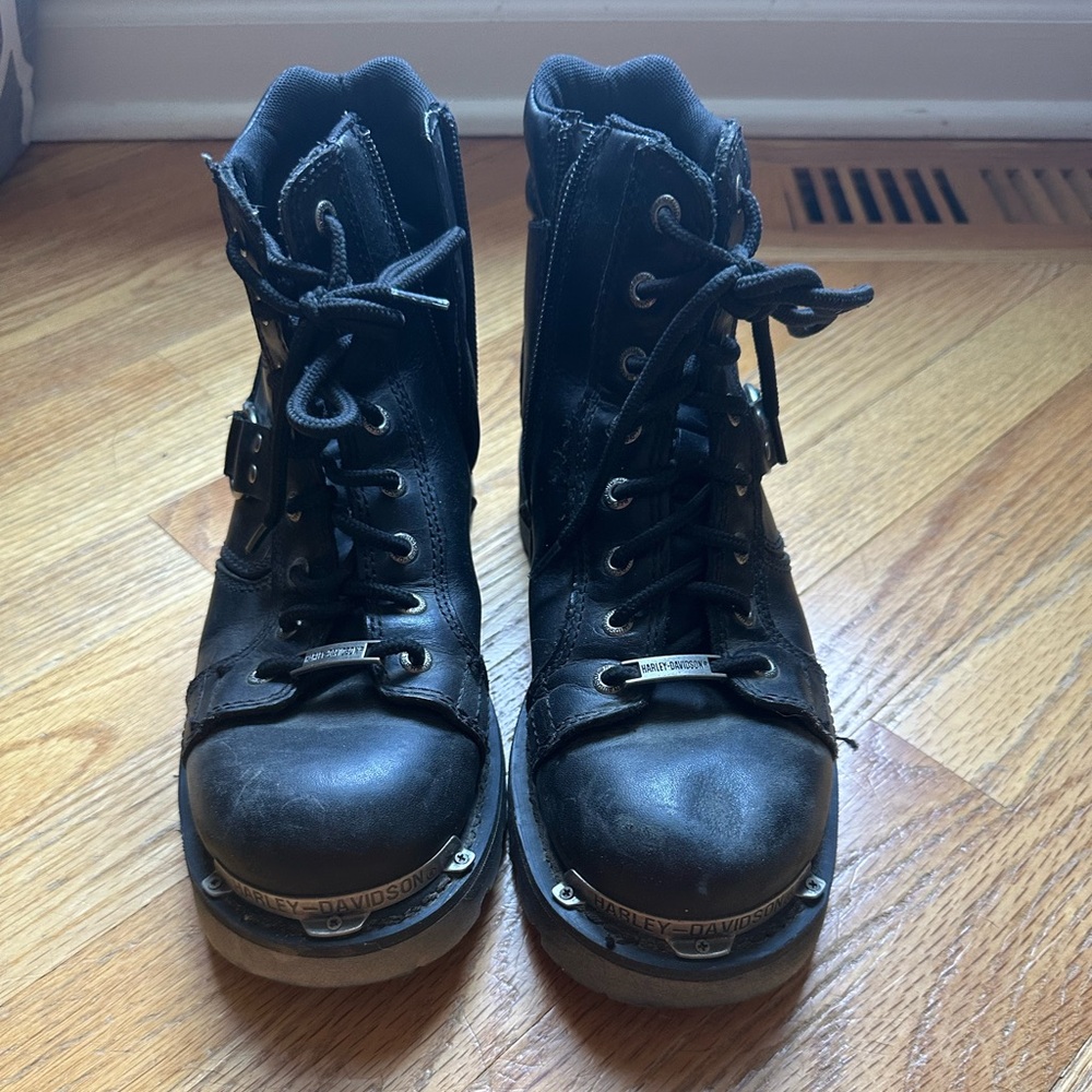 Women’s Steel Toe Harley Davidson black leather riding boots. Steel toe boots.